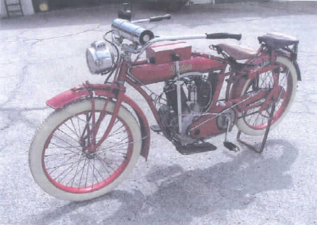 Kraftrad der Marke Indian, Baujahr 1914, 
gebrauchtes Motorrad mit der Identifikationsnummer 84F436, mit einem 8 PS-V-Twin Motor mit 1000 ccm Hubraum, im Originalzustand. Es handelt sich um ein Sammlungsstück von geschichtlichem Wert, da das Motorrad vor dem Jahr 1950 gebaut worden ist, sich nach Angaben des Antragstellers im Originalzustand befindet und von hohem Wert ist.