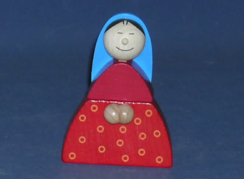 Anderes als zuvor von der Position 9503 erfasstes Spielzeug, handgearbeitet (lt. Warenanhänger), aus Holz, sog. Krippenfigur Maria, Art.-Nr. 8202.
Es handelt sich um eine ca. 9 cm große, kindlich gestaltete, menschliche Frauenfigur (Maria) ohne bewegliche Teile. Sie ist aus stabilem Holz gefertigt und stilisiert dargestellt. Der Körper wird durch ein großes rotes, dreieckiges Kleid gebildet, an dem zwei Kugeln die gefalteten Hände symbolisieren. Der Kopf ist mit einem lachenden Gesicht und einem blauen Tuch versehen. Die Spielzeugfigur dient im Wesentlichen der spielerischen Unterhaltung von Kindern beim Nachspielen der Krippenszene.

Ein Bild der Ware befindet sich im Internet unter http://ec.europa.eu/taxation_customs/dds/ebticau_de.htm.