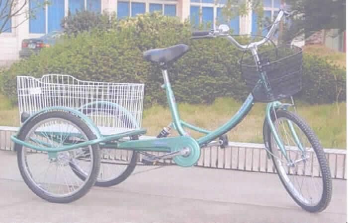 Anderes Fahrrad (Dreirad) ohne Motor, mit Kugellager, in Form eines Dreirades für Erwachsene, mit zwei Handbremsen, einer Klingel, Reflektoren, Schutzblechen, ohne Beleuchtungsanlage, mit zwei Gepäckkörben, einem über dem Vorderrad sowie einem 100 x 90 cm großen Korb in Höhe der Hinterachse, der hintere Gepäckkorb wird evtl. erst später angefügt.
Das Fahrrad hat eine Läge von ca. 180 cm und ein Gewicht von ca. 30 kg.
Ein Bild der Ware befindet sich unter http://ec.europa.eu/taxation_customs/dds/ebticau_de.htm