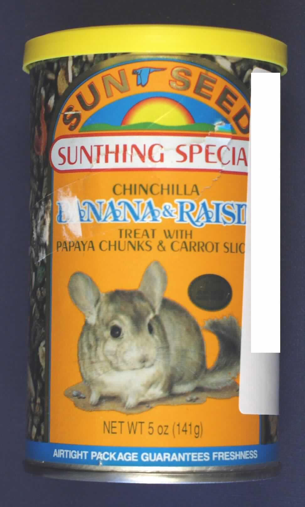 Futtermittel für Chinchillas

Antragsangaben (als zutreffend unterstellt): besonders schmackhaftes Futtermittel für Chinchillas, 1 Teelöffel täglich empfohlen. Keine Milchprodukte enthalten. Stärke enthalten. Die Zusammensetzung ist auf dem vorgelegten Warenmuster angegeben.

Beschaffenheit des vorgelegten Warenmusters: Mischung aus grün-braunen, ca. 1 x 0,3 cm großen Pellets, grünen und roten, ca. 1,5 x 0,5 cm großen ringförmigen Pellets bzw. Extrudaten, Getreidekörnern und Trockenobststücken in einer ca. 11 x 7 cm großen Originaldose mit gelbem Deckel und umlaufendem farbigem Etikett (siehe Foto).

Gehalt an Stärke (modifiziertes Ewers-Verfahren): mehr als 30 GHT
Milcherzeugnisse (ber. aus Lactose enzymatisch x 2): nicht enthalten oder mit einem Gehalt von weniger als 10 GHT

Zubereitung von der zur Fütterung verwendeten Art, Stärke mit einem Gehalt von mehr als 30 GHT enthaltend, keine Milcherzeugnisse enthaltend oder mit einem Gehalt an Milcherzeugnissen von weniger als 10 GHT.