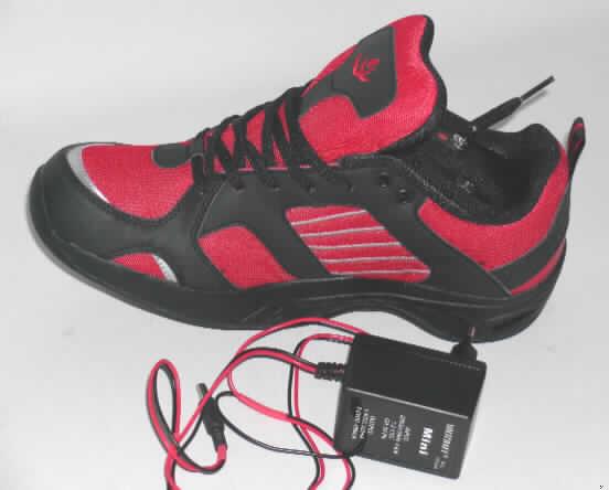 Bewegliche Ausstellungsstücke für Schaufenster, sog. bewegter Schuh Promo.
Es handelt sich um einen handelsüblichen Freizeitschuh aus textilem Material mit Schnürung (Größe 42,5), in den eine herausnehmbare Bewegungsmechanik mit elektrischem Antrieb und Stromversorgung untergebracht ist. 
Der "bewegt Schuh" wird einzeln als Demonstrationsmodell (Werbemittel) für Bewegungsabläufe Kunden zur Verfügung gestellt.

Abbildung der Ware siehe Internet