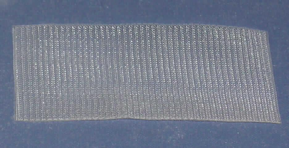Vorrichtung zum Implantieren in den menschlichen Körper, zum Beheben von Funktionsschäden und Gebrechen, sog. Mesh, Art.-Nr. M001, in Form eines zugeschnittenen Netzes aus nicht resorbierbarem Polypropylen (Maße: 6 cm X 11 cm x 0,5 mm). Die Ware wird in der Bauchchirurgie zum Ersatz von Weichteilgewebe und damit zur Wiederherstellung und Verstärkung z. B. der Bauchwand (u. a. bei Leistenbruch) verwendet.
Die Ware ist doppelt steril verpackt und von einem bedruckten Pappumschlag umgeben.
Ein Bild der Ware befindet sich im Internet unter http://ec.europa.eu/taxation_customs/dds/ebticau_de.htm