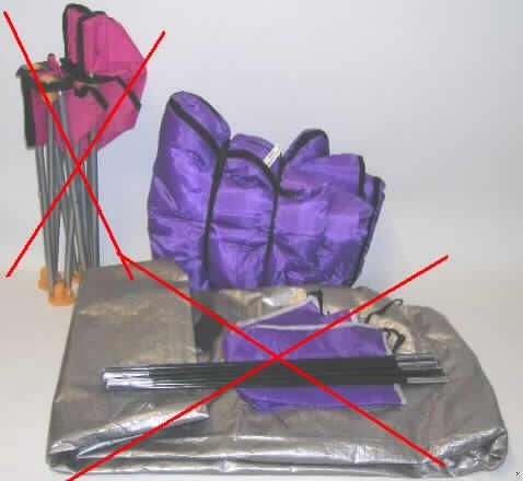 Den Bettausstattungen ähnliche Ware, Schlafsack, gepolstert, aus dem sog. Camping-Set für Kinder, Artikel-Nr.: B 45151.
Es handelt sich um einen rechteckigen, ca. 150 cm langen und 70 cm breiten Schlafsack mit Außenseite aus lilafarbenen und Innenseite aus pinkfarbenen Geweben, der mit einer ca. 1 cm dicken Wattierungslage gepolstert ist. Er weist einen über die ganze Längsseite sowie die Breitseite umlaufenden Reißverschluss auf und kann vollständig geöffnet als Decke verwendet werden. An der Breitseite weist der Schlafsack zwei zu Schlaufen gelegte, gummielastische Bänder auf, mit deren Hilfe er platzsparend zusammengelegt werden kann.
Das Erzeugnis ist gemeinsam mit einem Kinderklappstuhl und einem Zelt (beide nicht Gegenstand dieser Auskunft, da kein gemeisamer Bedarf gegeben ist) in einem Pappkarton verpackt.
Ein Bild der Ware ist im Internet unter http://ec.europa.eu/taxation_customs/dds/ebticau_de.htm zu finden.