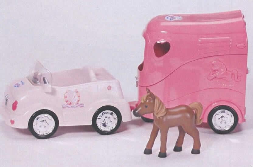 Anderes als zuvor von der Position 9503 erfasstes Spielzeug, aufgemacht in einer Zusammenstellung, in Form einer Warenzusammenstellung in Aufmachung für den Einzelverkauf, sog. my mini BABY born® Horse Trailer & Off Roader, (w/o doll), 809969.

Die Warenzusammenstellung, vollständig aus Kunststoff, besteht aus:
- einem kleinen, braunen Pferd und
- anderem Spielzeug in Zusammenstellung (charakterbestimmend nach dem Umfang und der Bedeutung für die Verwendung), bestehend aus: 
-- einem Spielzeugauto mit einer Sitzgelegenheit für eine Puppe, in Form eines rosafarbenen Cabrios mit beweglichen Rädern und
-- der Nachbildung eines dreirädrigen, rotfarbenen Pferdeanhängers mit rechteckiger und herzförmiger Fensteröffnung und einer ausklappbaren Rampe.

Die Warenzusammenstellung dient der spielerischen Unterhaltung von Kindern und ist in einem Karton mit Sichtfenster für den Einzelverkauf aufgemacht.

Ein Bild der Ware befindet sich im Internet unter http://ec.europa.eu/taxation_customs/dds/ebticau_de.htm.