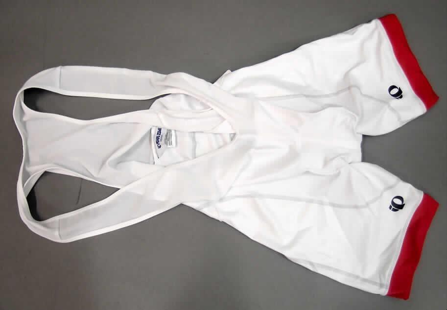 Latzhose, sog. Hose für den Radsport geeignet (Artikel Nr.: 0264 P.R.O. LTD Bib Short),
Größe M, siehe Foto,
- aus verschiedenen, bis zu 0,6 mm dicken, einfarbigen, unterschiedlich strukturierten
  Gewirken aus laut Antrag 100% synthetischen Chemiefasern,
- vorn weitgehend offen, mit Trägern (somit kein Overall der Position 6114), hinten mit 
  einem Rückenlatz,
- ohne Öffnung und ohne Verschluss, 
- ohne Merkmale, die auf einen bestimmten Trägerkreis hinweisen (unisex),
- mit einem Polster im Schritt- und Gesäßbereich,
- mit kurzen Hosenbeinen,
- an den Beinabschlüssen gesäumt.