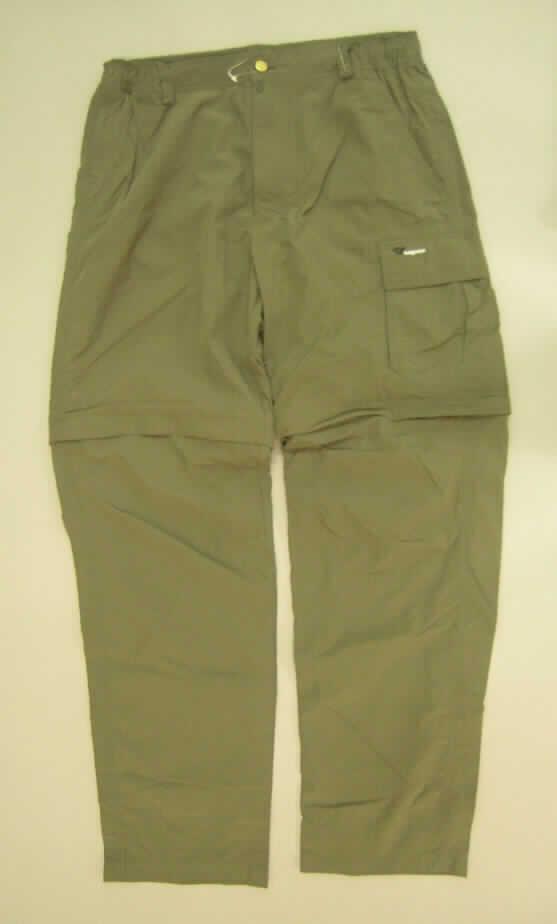 Lange Hose für Männer, sog. lange Herrenhose, Modell: Canyon, Größe M, siehe Foto,
- aus 0,3 mm dicken, einfarbigen Geweben aus lt. Antrag 100 % synthetischen Chemiefasern,
- in der Taille abschließend mit einem teilweise elastischen Taillenbund mit Gürtelschlaufen,
- vorn mit einer Öffnung mit Reißverschluss und einer von links auf rechts mit einem Knopf 
  zu schließenden Patte (Männerkleidung),
- mit knöchellangen, abtrennbaren Hosenbeinen,
- mit eingesetzten und aufgesetzten Taschen,
- an den Beinabschlüssen gesäumt.