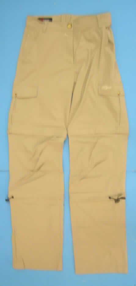 Lange Hose für Frauen, sog. lange Damenhose, Modell: Arcadia, Größe XS, siehe Foto,
- aus 0,4 mm dicken, einfarbigen Geweben aus lt. Antrag 100 % synthetischen Chemiefasern,
- in der Taille abschließend mit einem Taillenbund mit Gürtelschlaufen, 
- vorn mit einer Öffnung mit Reißverschluss und einer von rechts über links mit einem Knopf 
  zu schließenden Patte (Frauenkleidung),
- mit eingesetzten und aufgesetzten Taschen,
- mit knöchellangen, an zwei Stellen abtrennbaren Hosenbeinen,
- an den Beinabschlüssen gesäumt.
