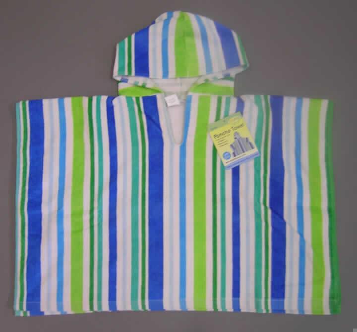 Badeumhang (Kleidung) für Kleinkinder, sog. Poncho Towel, Artikel IP 259, siehe Foto,
- aus 1,7 mm dicken, buntgewebten Frottiergeweben aus laut Antrag 100% Baumwolle,
- flachliegend in den Abmessungen: Länge ohne Kapuze: 45 cm, Breite: 67 cm,    
- in der Mitte mit einer Öffnung versehen, an der eine Kapuze angenäht ist,
- an allen Rändern durch Umschlagen und Festnähen gesäumt (konfektioniert),
- wird als Badeumhang getragen und stellt sich aufgrund der Abmessungen als Kleidung für Kleinkinder dar, 
  damit kein Handtuch (Wäsche zur Körperpflege) der Position 6302.