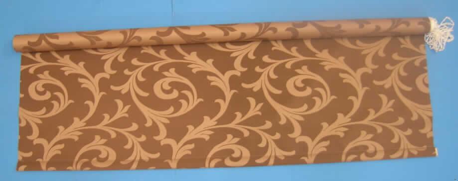 Vorhang (Innenrollo), sog. Ketten-Raffrollo, Art.-Nr. 809620, siehe Foto,
- in den Abmessungen: 180 cm x 116,5 cm (Länge x Breite),
- bestehend aus einem mehrfarbigen, nicht durchscheinenden Gewebe aus laut Antrag
  100% Polyester (synthetische Chemiefasern), an dem eine Kopfleiste aus augenscheinlich Aluminium
  und eine Unterleiste aus Kunststoff angebracht ist; das Gewebe bestimmt nach Umfang und im Hinblick 
  auf die Verwendung den Charakter der Ware,
- mit einer seitlichen Kette zu regulieren,
- durch Zusammennähen bzw. -stecken konfektioniert,
- in einem Köcher aus Kunststoff zusammen mit Montagematerial (Kunststoffteile und Schrauben aus
  unedlem Metalll) verpackt.