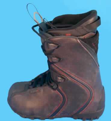Snowboardschuhe (lt. Antrag) Snowboardstiefel Modell �Sensor Art.-Nr. G 500), siehe Foto
- mit Laufsohlen (lt. Antrag) aus Kautschuk,
- mit Oberteil aus Leder (den größten Teil der Außenfläche bildend),Kunststoff und Spinnstoff,
- Sportschuhe im Sinne der UPosAnm 1b) Kap 64,
- mit Innenschuh.