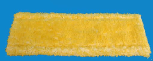 Reinigungstuch aus Geweben, s. Foto;
- Bezug für ein Klappmopsystem,
- aus bis zu 9,0 mm dicken, buntgewebten Plüschgeweben aus lt. Antrag 100 % Polyester
  (synthetische Chemiefasern),
- in den Abmessungen: 42 cm x 15 cm,
- auf der Unterseite sind an den beiden Schmalseiten zwei Gewebezuschnitte so aufgenäht,
  daß das Wischtuch in ein Klappmopsystem eingespannt werden kann,
- lt. Antrag handgearbeitet.