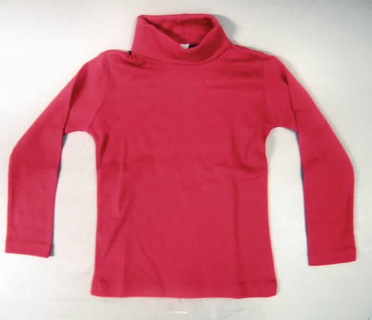 Unterziehpulli, sog. Kinder Langarmshirt (Artikel 180), Größe 104, siehe Foto,
- aus 0,9 mm dicken (somit leichten), einfarbigen, feinmaschigen Gewirken aus laut Antrag
  100% Baumwolle, mit 23 Maschen je linearen Zentimeter in horizontaler und 18 Maschen je
  linearen Zentimeter in vertikaler Richtung,
- über den Schritt reichend (Rückenlänge: 43 cm),
- mit langen, enganliegenden Ärmeln; enganliegend gearbeitet (Brustumfang: 60 cm),
- mit einem Rollkragen,
- ohne Öffnung und ohne Verschluss,
- am unteren Rand gesäumt,
- erfüllt aufgrund des Schnitts und der Materialbeschaffenheit die Voraussetzungen 
  zur Einreihung als Unterziehpulli.