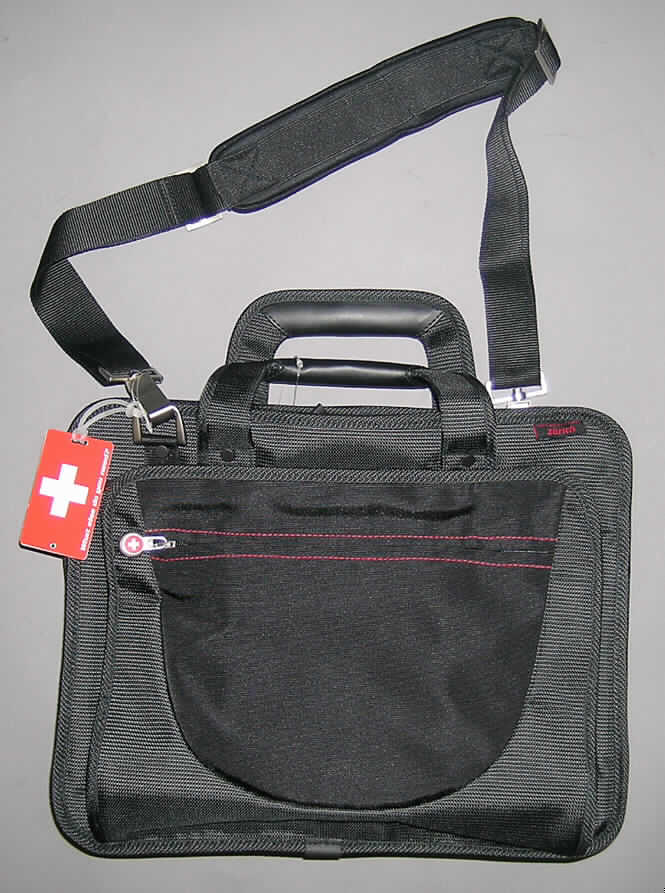 Aktenkofferähnliches Behältnis, sog. Laptoptasche, siehe Foto, 
- mit einer Außenseite aus Spinnstoffen, 
- mit einem verstellbaren, abnehmbaren Schultertragegurt mit Schulterpolster und zwei 
  Handtragegriffen, 
- mit den Abmessungen von ca. 41 (L) x 33 (H) x 11 (T) cm, 
- mit einem aufgesetzten Vorfach mit Doppelreißverschluss, ausgestattet mit u.a. Handy- 
  fach, Stiftlaschen, Adressfach, abnehmbaren Schlüsselring und diversen anderen Ein- 
  steckmöglichkeiten mit Reiß- oder Klettverschlüssen, 
- mit einem auf dem Vorfach eingesetzten Reißverschlussfach, 
- auf der Rückseite mit einem Klettverschlussfach ausgestattet, 
- mit einem gepolsterten Hauptfach für einen Laptop, mit einem zusätzlichen Einsteckfach 
  mit Reißverschluss, ansonsten nicht weiter unterteilt, 
- mit zwei Stellfüßchen aus Kunststoff, 
- augenscheinlich nicht handgearbeitet.