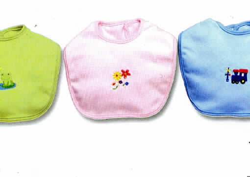 Bekleidungszubehör für Kleinkinder, sog. Lätzchen, Artikel: Embroidered Infant Knit Bib # 183,
für Kinder von 3 bis 6 Monaten, siehe Foto,
- doppellagig gearbeitet, aus 0,8 mm dicken, einfarbigen, glatten Gewirken aus 
  lt. Antrag 100 % Baumwolle,
- in annähernd runder Form, mit einem Durchmesser von ca. 21 cm,  
- mit einer fast runden Halsaussparung,
- im Nacken mit Klettverschluss, 
- vorn mit einer Applikationsstickerei versehen,
- an den Rändern mit schmalen Gewirkestreifen eingefasst,
- für Kinder unter 18 Monaten bestimmt, kennzeichnet sich u. a. somit als Bekleidungs-
  zubehör für Kleinkinder.