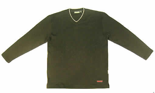 Pulloverähnliches Kleidungsstück, sog. Sweatshirt / T-Shirt, Artikel-Nr. 6191, Größe L, siehe Abbildung;
- aus 1,4 mm dicken (somit nicht leichten), einfarbigen Gewirken aus lt. Antrag 
  65% Baumwolle und 35% Polyester (synthetische Chemiefaser); kennzeichnet sich 
  aufgrund der Gewirkedicke nicht als leichtes Kleidungsstück, somit keine Ware der 
  Position 6109, 
- über den Schritt reichend (Rückenlänge: 77 cm), aufgrund der geringen Rückenlänge kein 
  Kleid,
- mit einem V-förmigen Halsausschnitt mit einer gerippten, buntgewirkten Randeinfassung,
- ohne Öffnung und ohne Verschluss, ohne  Merkmale, die auf einen bestimmten
  Trägerkreis schließen lassen (unisex),
- mit langen Ärmeln, an den Abschlüssen gesäumt,
- am unteren, geraden Rand gesäumt, mit 5 cm hoch reichenden Seitenschlitzen.