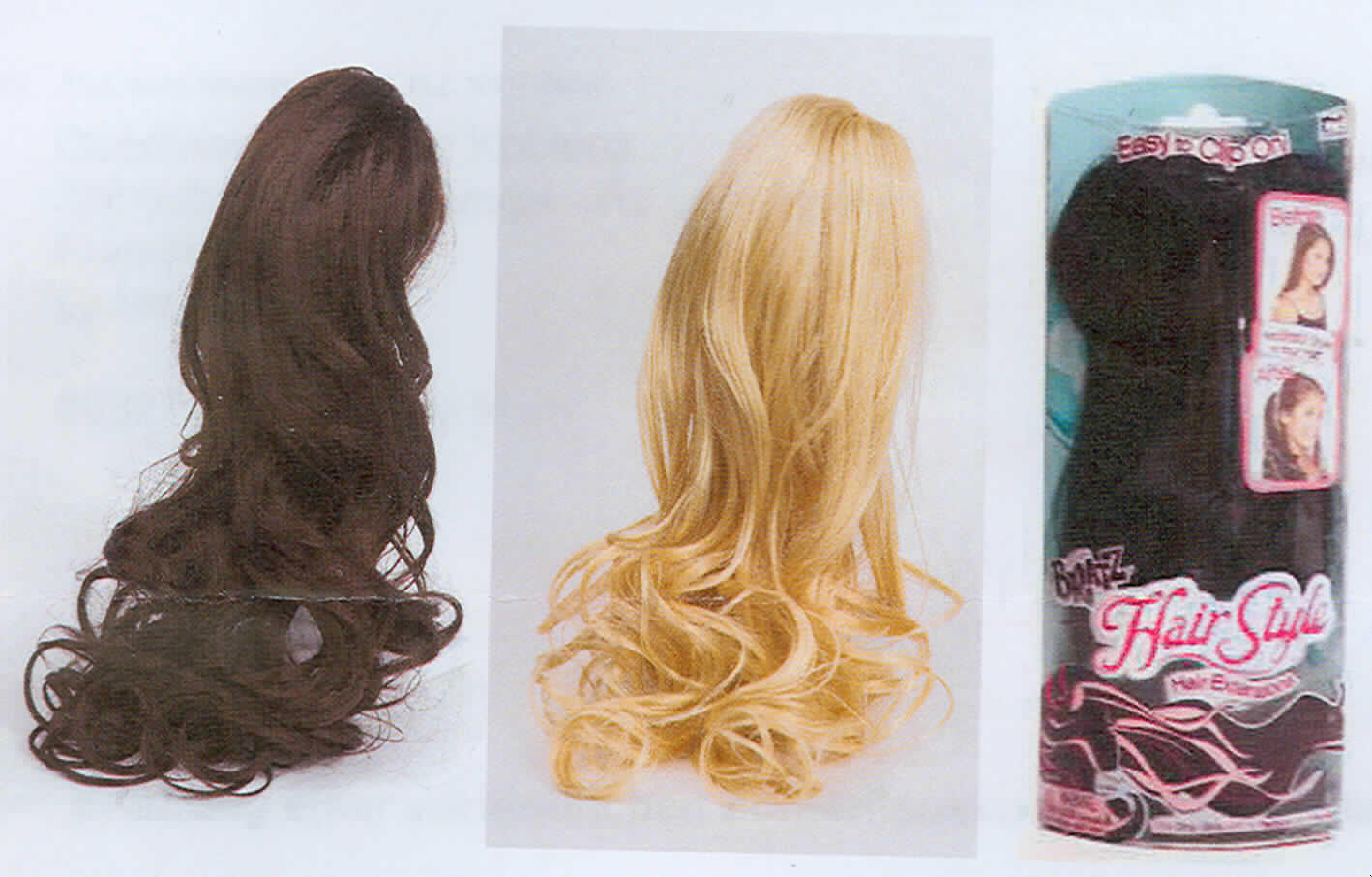 Kunsthaarteil (lt. Antrag: "Artikel-Nr.: 374602E5, Bratz Hair Style Hair Extensions")
- gebrauchsfertig,
- gefärbt,
- aus synthetischen Spinnstoffen (lt. ergänzenden Antragsangaben),
- mit einer Länge von 33,02 cm (lt. Antragsangaben),
- (lt. Antragsangaben) mit einem Kunststoffclip zum Befestigen in den Haaren ausgestattet
  (= gebrauchsfertige Perückenmacherware).