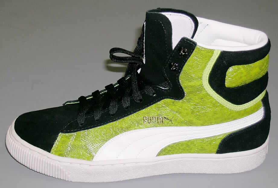 Freizeitschuhe (lt. Antrag: "Art.-Name: Reptile Mid, Art.-Nr.: 344245"), siehe Foto,
- mit Laufsohlen aus (lt. Antrag) Kautschuk; Hauptsohle nicht aus Holz,
- mit Oberteil (geschlossenes Blatt) aus Leder (teilweise Schlangenlederimitat; den größten
  Teil der Außenfläche bildend) und Kunststoff (Spinnstoff mit einer mit bloßem Auge
  wahrnehmbaren Außenschicht aus Kunststoff), 
- mit Verstärkungsteilen aus Leder,
- ohne Schutz in der Vorderkappe, 
- den Knöchel, jedoch nicht die Wade bedeckend (Schafthöhe ca. 11,5 cm bei 
  Schuhgröße 42), 
- mit einer Länge der Innensohle von mehr als 24 cm, 
- nicht als Männer- oder Frauenschuhe erkennbar, 
- mit Schnürsenkelverschluss,
- nach der Gesamtkonzeption (u.a. modische Gestaltung mit Schlangenlederimitat) 
  nicht für Sportzwecke.