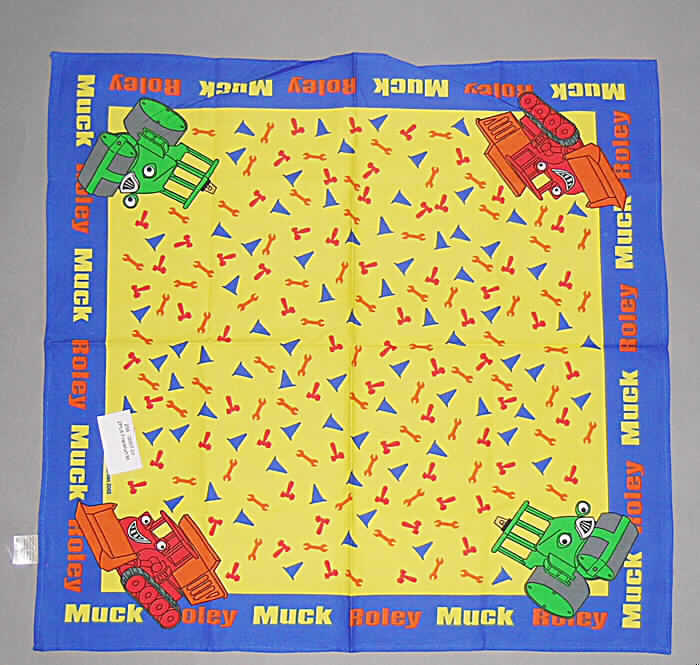 Ziertaschentuch (Vierecktuch), sog. Halstuch für Kinder, siehe Abbildung;
- in quadratischer Form mit den Abmessungen: 55 cm x 55 cm,
- aus 0,8 mm dicken, bunt bedruckten Geweben aus lt. Antrag 100% Baumwolle,
- an den Rändern durch Umschlagen und Festnähen gesäumt (somit konfektioniert),
- nicht handgearbeitet,
- aufgrund der Abmessungen (weniger als 60 cm auf jeder Seite) kein Halstuch / Vierecktuch
  der Position 6214,
- aufgrund der neutralen Form und der Abmessungen kein Bekleidungszubehör für 
  Kleinkinder der Position 6209.