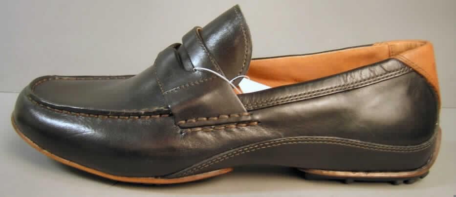 Halbschuhe; lt. Antrag: Freizeitschuhe für Männer; Art. FFM400601-Ferdinand Loafer-black - siehe Abbildung
- mit Laufsohlen aus Kunststoff; Hauptsohle nicht aus Holz
- mit Oberteil (geschlossenes Blatt) aus Leder
- ohne Verschluss
- ohne Schutz in der Vorderkappe
- den Knöchel nicht bedeckend
- mit einer Länge der Innensohle von mehr als 24 cm
- nicht als Männer- oder Frauenschuhe erkennbar
- nach Form, Schnitt und Ausstattung nicht für Sportzwecke
- kein Versand aus Macau (lt. ergänzender Angaben)