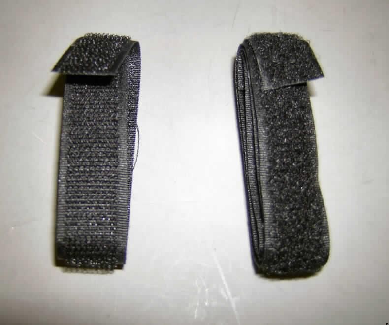 Bänder, sog. Klettband zum Nähen, siehe Foto, 
- lt. Antrag als Meterware,
- mit einer Breite von jeweils 2 cm,
- lt. Untersuchungsergebnis:
-- bestehend aus einem Hakenband (Samtgewebe mit Flor) und
   einem Flauschband (Schlingengewebe mit Flor),
-- aus synthetischen Chemiefasern,
-- mit unechten Webkanten.