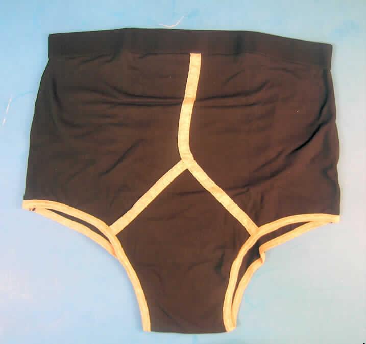 Slip für Männer, Größe XL,
- aus 0,9 mm dicken, einfarbigen Gewirken aus 95% Baumwolle und 5% Spandex
  (synthetische Chemiefasern),
- als Slip mit einem Eingriff gearbeitet, dadurch erkennbar für  Männer,
- mit einem 4 cm breiten, elastischen Taillenbund ohne Öffnung und ohne Verschluss,
- mit doppelt gearbeitetem Vorderteil,
- mit 29 cm hohen Seitenteilen (vom Beinausschnitt bis zum oberen Rand gemessen),
- weist aufgrund der Verarbeitung (hohe Elastizität in Längs- und Querrichtung) und des
  Materials weder die Eigenschaften einer Miederhose im Sinne der Position 6212 noch die
  einer orthopädischen Vorrichtung der Position 9021 auf.