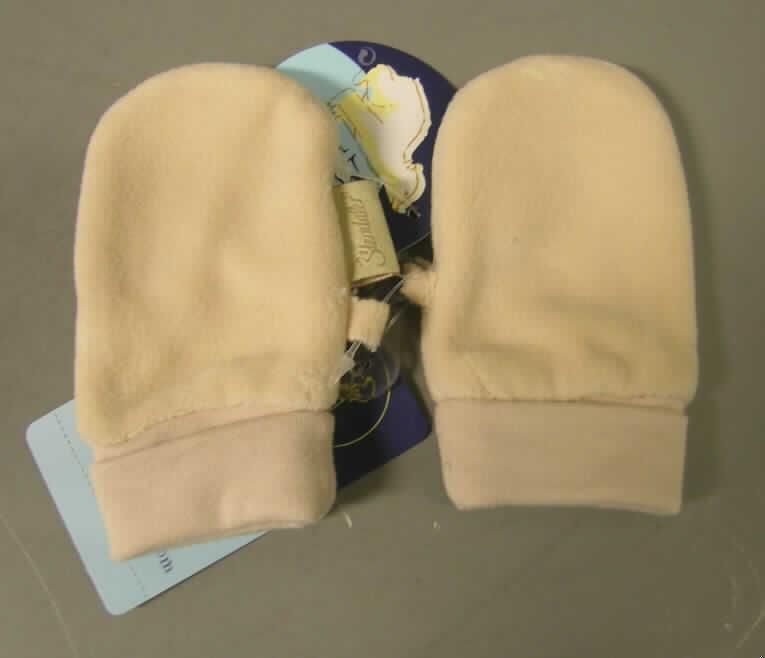 Handschuhe für Kleinkinder, sog. Baby-Handschuhe, Art. 24725, Fb. 49, Größe 0, siehe Foto,
- aus einfarbigen, beidseitig gerauhten Gewirken aus lt. Antrag 100 % Polyester 
  (synthetische Chemiefasern),
- in Form von Fausthandschuhen ohne ausgeformten Daumen,
- am Handgelenk mit einem doppelt gearbeiteten, umgeschlagenen Stulpen aus glatten
  Gewirken,
- aufgrund der Form (ohne ausgearbeiteten Daumen) und der Größe erkennbar Bekleidungs-
  zubehör für Kleinkinder.