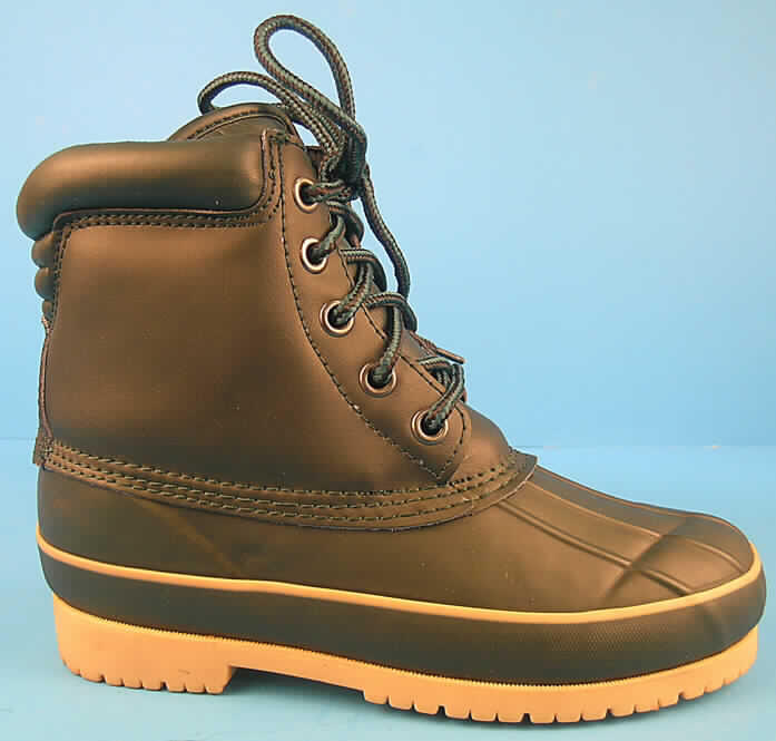 Freizeitschuhe, laut Antrag: Stiefel, Art.-Nr. 91812, siehe Foto, 
- für nicht sportliche Freizeitaktivitäten geeignet,
- mit Laufsohlen aus Kunststoff, 
- mit Oberteil (geschlossenes Blatt) aus Kautschuk (den größten Teil der Außenfläche 
  bildend), Kunststoff (Spinnstofferzeugnis mit einer mit bloßem Auge wahrnehmbaren 
  Außenschicht aus Kunststoff) und Leder, 
- mit Verstärkungsteil aus Leder, 
- mit Schnürsenkelverschluss (5 Ösenpaare), 
- ohne Metallschutz in der Vorderkappe,
- den Knöchel bedeckend.