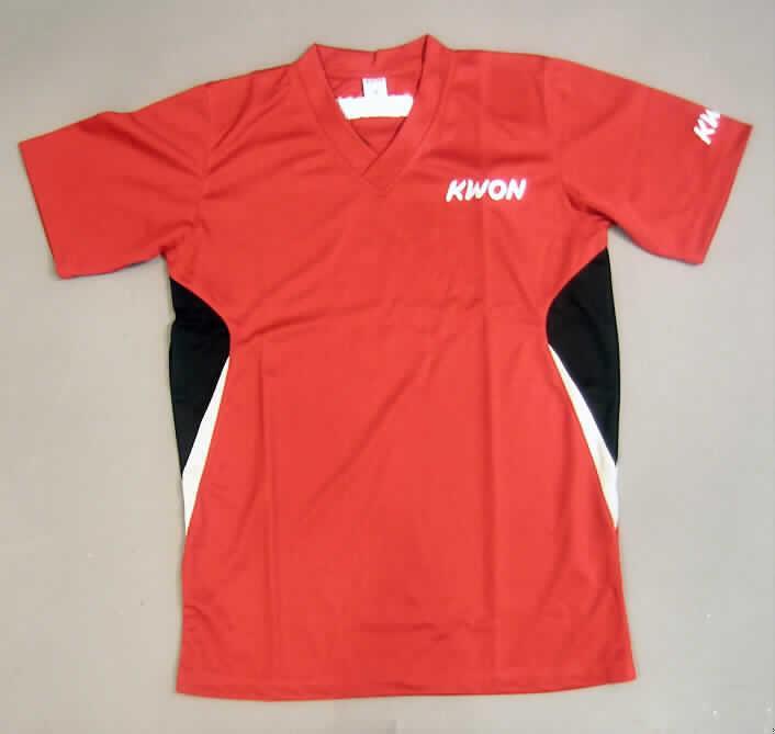 T-Shirt, sog. Kickboxing V-Top rot/schwarz, Best. Nr. 20145, Größe M,
- aus verschiedenen, 0,8 mm dicken, leichten, einfarbigen Gewirken aus laut Antrag 100 % Polyester 
  (Chemiefasern), 
- über die Taille reichend (Rückenlänge: 46 cm),
- mit einem V-förmigen Ausschnitt mit gerippter Randeinfassung, die von links auf rechts überlappt,
- mit kurzen, enganliegenden Ärmeln,
- am unteren Rand durch Umschlagen und Festnähen gesäumt,
- mit aufgesticktem Firmenemblem.