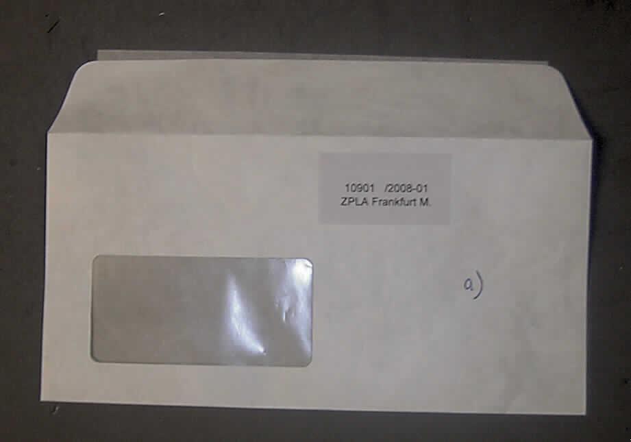 Andere konfektionierte Ware (Briefumschlag), sog. Briefumschlag aus Tyvek, siehe Foto,
- aus Vliesstoffen aus Chemiefasern (Tyvek), somit keine Ware der Position 4817,
- durch Zusammenkleben konfektioniert,
- in den Abmessungen 22 cm x 11 cm,
- mit einem Sichtfenster,
- mit einer selbstklebenden Verschlusslasche.