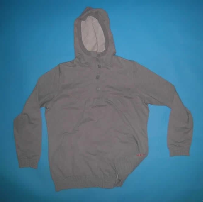 Pullover für Frauen, sog. Damen Sweatshirt, Artikel TKI080209021421, Größe 44/46,
siehe Foto,
- aus 1,1 mm dicken, einfarbigen Gewirken aus laut Antrag 95% Baumwolle und
  5% Elasthan (synthetische Chemiefasern),
- über den Schritt reichend (Rückenlänge: 72 cm),
- mit einer Kapuze,
- mit langen Ärmeln, an den Ärmelenden mit verengenden  Bündchen,
- vorn mit einer bis zur Brust reichenden Öffnung mit Knopfverschluss von rechts
  über links (Frauenkleidung),
- mit zwei eingesetzten Taschen unterhalb der Taille,
- am unteren Rand mit einem verengenden Bund.
