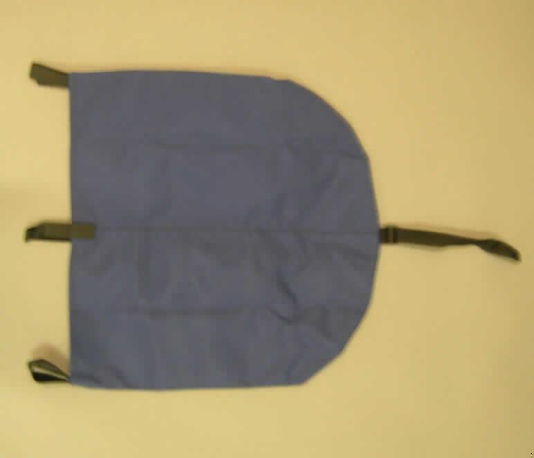 Andere konfektionierte Spinnstoffware, sog. Laufradtasche, siehe beigefügtes Foto,
- dient als Hülle (sog. Laufradtasche) zur Aufbewahrung von Rad und Radausleger eines sog.
  Kindertransporters und kann ggf. am Schiebebügel des Kindertransporters befestigt werden,
- aus 0,5 mm dicken, einfarbigen Geweben aus Spinnstoffen,
- flachliegend in den Abmessungen: 55 cm x 52 cm, 
- am oberen Rand ist die Schutzhülle offen und mit drei Klettverschlusslaschen zur Befestigung
  versehen,
- an unteren Rand mit einem ca. 27 cm langen, gewebten Band mit Kunststoffschnalle zur
  Befestigung,
- durch Zusammennähen konfektioniert, 
- nicht handgearbeitet,
- stellt sich insbesondere nicht als flache Plane dar und wird deswegen nicht vom Warenkreis 
  der Position 6306 erfasst,
- u. a. aufgrund der Beschaffenheitsmerkmale (keine Tragevorrichtung, kein Behältnis) und
  des Verwendungszwecks (Schutzhülle /-überzug) handelt es sich nicht um eine Ware der 
  Position 4202.