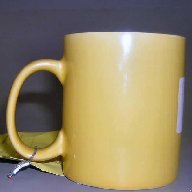 Keramisches Geschirr, sog. Cambridge Tasse, Art.-Nr. 34223, siehe Foto, 
- gelbe, glasierte, becherartige, Tassen mit Henkel, 
- keramische Erzeugnisse, nach der Formgebung gebrannt, tonmineralhaltiges Material 
  enthaltend, 
- nach dem Ergebnis der Untersuchung meiner wissenschaftlichen Abteilung handelt es sich 
  um Steinzeug (hellgrauer Scherben, teilweise verglast, inhomogene Bestandteile mit dem 
  bloßen Auge nicht wahrnehmbar, nicht ritzbar, nicht lichtdurchlässig, geringes Wasserauf- 
  nahmevermögen, schwach nachklingend), 
- mit einer Höhe von ca. 9,3 cm und einem Durchmesser von ca. 8,1 cm, 
- Geschirr zur Verwendung als Gegenstand zum Tisch- und Küchengebrauch.