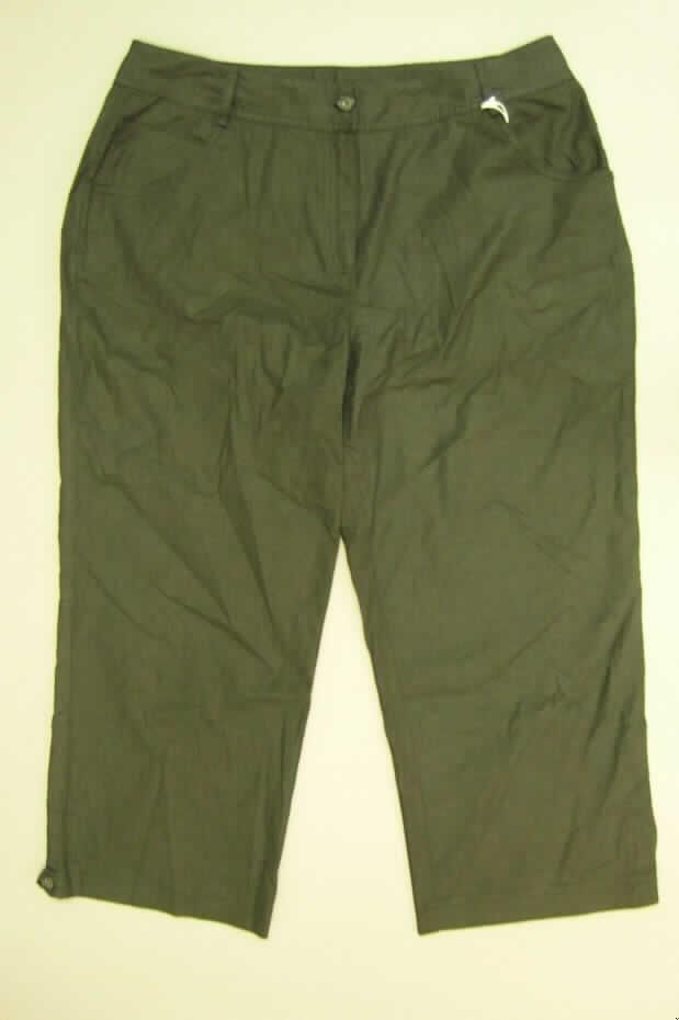 Lange Hose für Frauen, Artikel 173650, Größe 44, siehe Foto,
- aus 0,4 mm dicken, einfarbigen Geweben aus laut Antrag 55% Leinen (Flachs;
  pflanzlicher Spinnstoff), 42% Viskose (künstliche Chemiefasern) und 3% Spandex
  (synthetische Chemiefasern),
- in der Taille abschließend; mit einem angesetzten Taillenbund; mit Gürtelschlaufen,
- vorn mit einer Öffnung mit Reißverschluss; verdeckt von einer Patte mit Überlappung
  von rechts über links und einem Knopfverschluss im Taillenbund von rechts über links
  (Frauenkleidung),
- mit zwei seitlich eingesetzten Eingriffstaschen und zwei eingesetzten Gesäßtaschen,
- mit 3/4 langen
- an den Beinabschlüssen gesäumt und mit 9 cm hoch reichenden Seitenschlitzen
  ausgestattet.