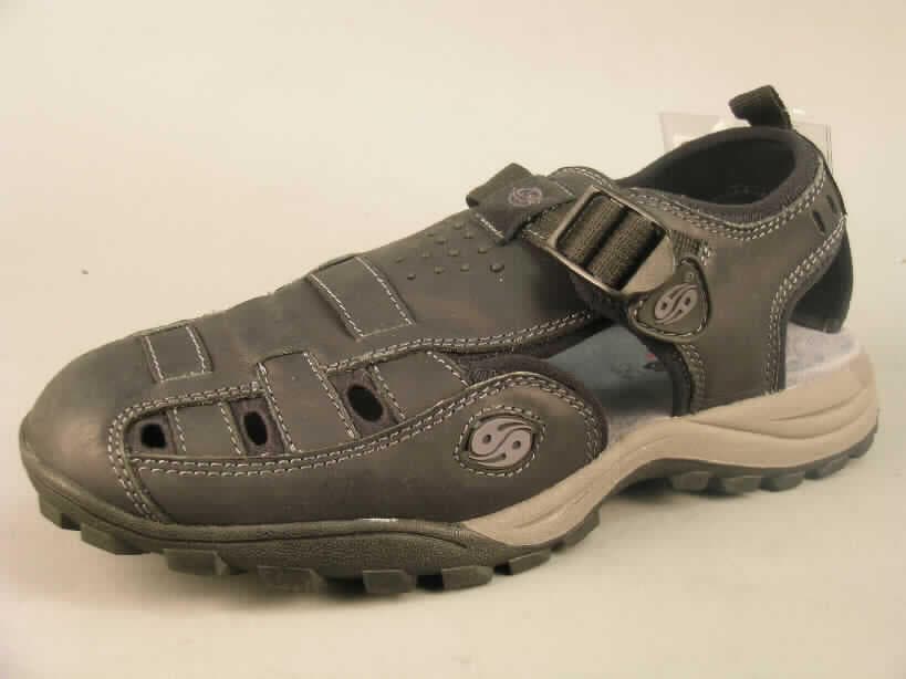 Freizeitschuhe; Artikel-Nr. 223311-007001 - siehe Abbildung,
- mit Laufsohlen aus Kunststoff; nicht mit einer Hauptsohle aus Holz,
- mit Oberteil (nicht geschlossenes Blatt) aus Leder (den größten Teil 
  der Außenfläche bildend) und Kunststoff (Spinnstoff mit einer mit dem 
  bloßen Auge wahrnehmbaren Außenschicht aus Kunststoff),
- mit Randeinfassungen aus Spinnstoff,
- ohne Schutz in der Vorderkappe,
- nicht den Knöchel bedeckend,
- mit einer Höhe des Absatzes und der Sohle von mehr als 3 cm,
- kein Versand aus Macau