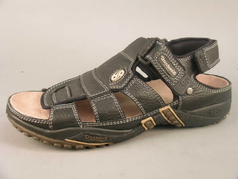 Freizeitschuhe; Artikel-Nr. 223320-020001 - siehe Abbildung, 
- mit Laufsohlen aus Kunststoff; nicht mit einer Hauptsohle aus Holz
- mit Oberteil (nicht geschlossenes Blatt) aus Leder (den größten Teil 
  der Außenfläche bildend) und Spinnstoff,
- ohne Schutz in der Vorderkappe,
- nicht den Knöchel bedeckend,
- mit einer Höhe des Absatzes und der Sohle von mehr als 3 cm,
- kein Versand aus Macau