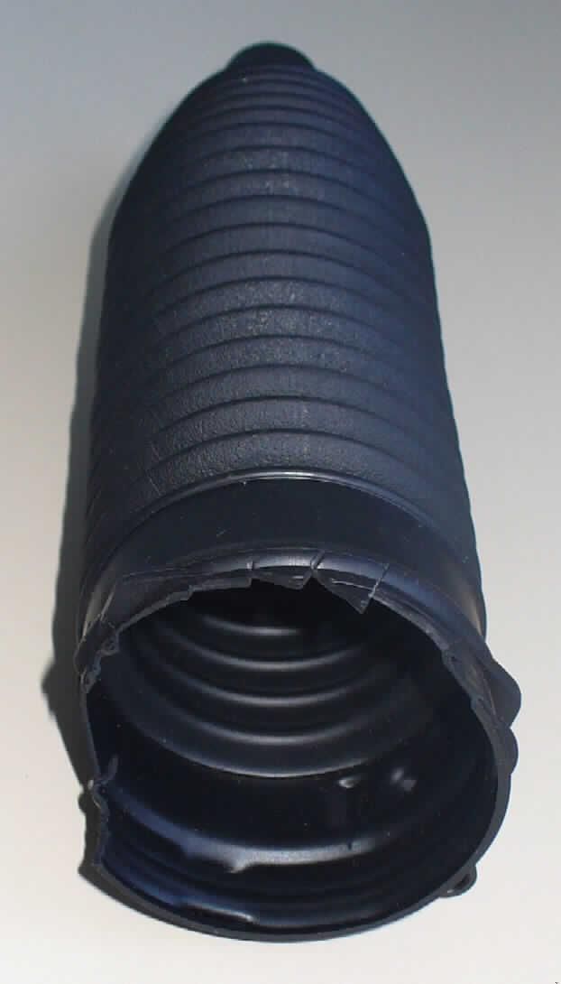 Angabe des Antragstellers: Gummimanschette für KfZ-Lenkungen

Die Untersuchung eines Warenmusters zeigte folgende Ergebnisse:
Schwarze, trichterähnliche, geriffelte Manschette (Länge ca. 21 cm, Durchmesser oben ca. 6 cm, Durchmesser unten ca. 2,1 cm). Es handelt sich um eine Manschette, die Teil einer PKW-Lenkung ist.
Es liegen vertrauliche Angaben vor, die das Material genauer beschreiben.

Analysenergebnisse:
IR-Spektrum: Banden von Polyethylen und Polypropylen
Schwefelnachweis: negativ
Burchfield-Test: positiv auf Kautschuk