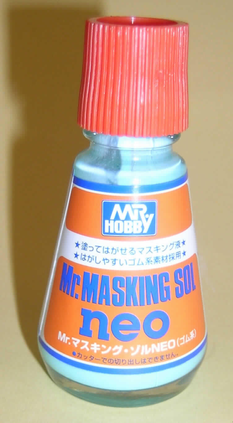 Flüssiger Maskierfilm (Mr. Masking Sol 25 ml) Artikel-Nr. 22 40 82

Ein vorgelegtes Warenmuster besteht aus einer Glasflasche mit 25 ml Inhalt. Die Glasflasche ist mit einem Schraubverschluss versehen, der mit einem kleinen Pinsel ausgestattet ist. Der Inhalt der Flasche ist eine grünblaue, leicht milchige Flüssigkeit.

Warenuntersuchung:
IR-Spektrum (vom Trockenstoff): im Wesentlichen wie Polyisopren
Trockenstoff: 57,5 GHT
Burchfieldtest: positiv auf Kautschuk
Schwefelnachweis: negativ
Die Untersuchungen stehen nicht im Widerspruch zu den vorliegenden Angaben. Es handelt sich bei der Ware um eine nicht vulkanisierte Kautschukmischung.