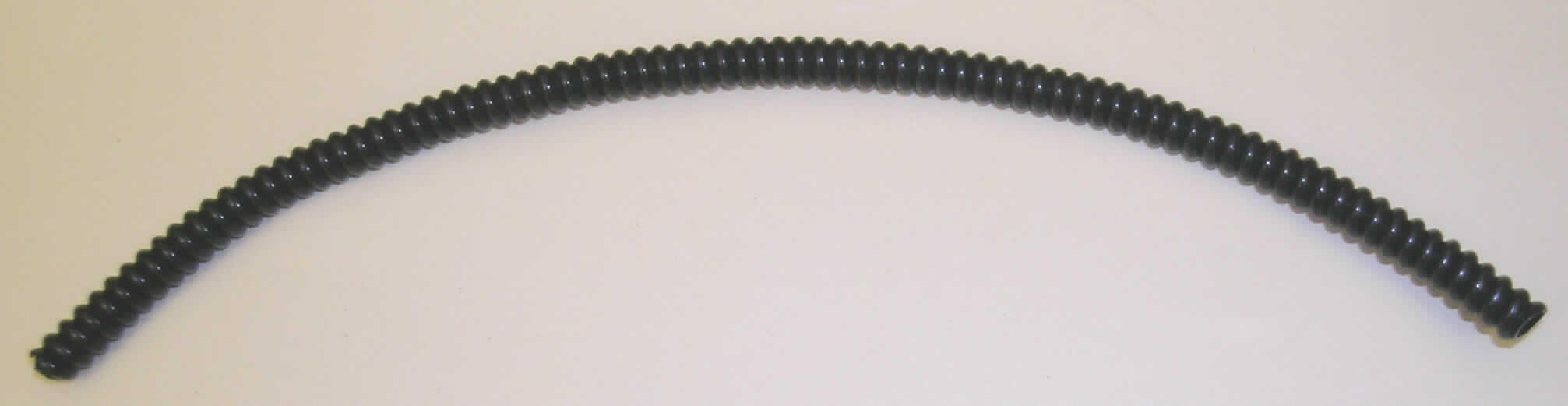 Schutzschlauch Art. Nr. 714582

Die Untersuchung eines Warenmusters zeigte folgende Ergebnisse:
Schwarzer, biegsamer, spiralförmiger Schlauch mit einem Durchmesser von 7 mm. 

IR-Spektrum: wie Polytetrafluorethylen.