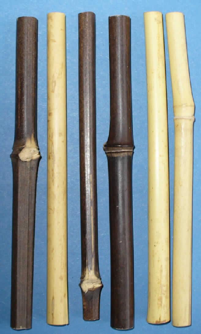 Rohe, lediglich auf Länge zugeschnittene Bambushalme/-rohre mit einem Durchmesser von ca. 7 mm bis max. 10 mm. Derartige nicht weiter bearbeitete Bambusstücke werden -unabhängig von der beabsichtigten Verwendung (lt. Antrag Ziergegenstand)- als pflanzliche Rohstoffe von der hauptsächlich zum Herstellen von Korb- oder Flechtwaren verwendeten Art von der Position 1401 des EZT erfasst.
