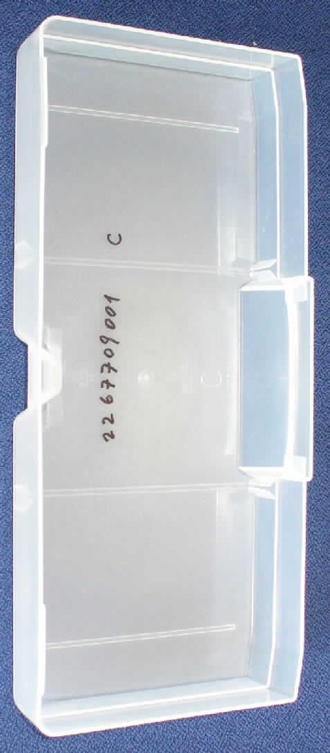 Aufbewahrungsbehältnis in Form einer Schublade aus einem transparenten Kunststoff im Sinne der Anmerkung 1 zu Kapitel 39 (lt. Antragsangaben Polypropylen).

Die Ware (273 x 128 x 40 mm) dient der Aufbewahrung von Kleinteilen in einem so genannten Kleinteilemagazin.