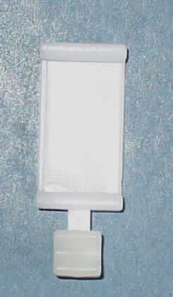 Es handelt sich um einen so genannten X-Gleiter aus Kunststoffen im Sinne der Anmerkung 1 zu Kapitel 39.

Die Ware in Form eines U-Profils (4 x 1,5 x 0,8 cm) ist auf der Oberseite mit einem x-förmigen Gleiter versehen. 

Der X-Gleiter dient der Aufnahme eines Paneelwagens für Schiebevorhänge und wird in ein an der Decke befestigtes Profil (Vorhangschiene) eingeschoben. 

Das Erzeugnis ist ein erkennbares Teil eines Schienensystems für Schiebevorhänge.