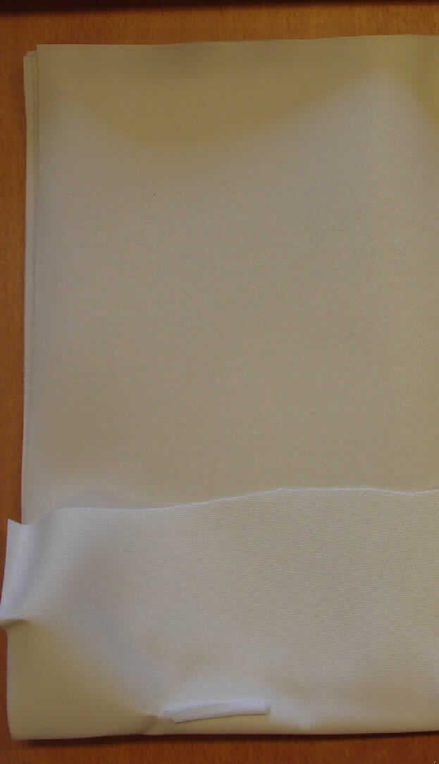 Angaben des Antragstellers: Gewebe mit vertraulichem Handelsnamen, einseitig mit PVC bezogen
Zur Zusammensetzung der Ware wurden vertrauliche Angaben gemacht.


Nach den vorliegenden Angaben und den durchgeführten Untersuchungen liegt eine mit Gewebe verstärkte Zellkunststofflage vor.