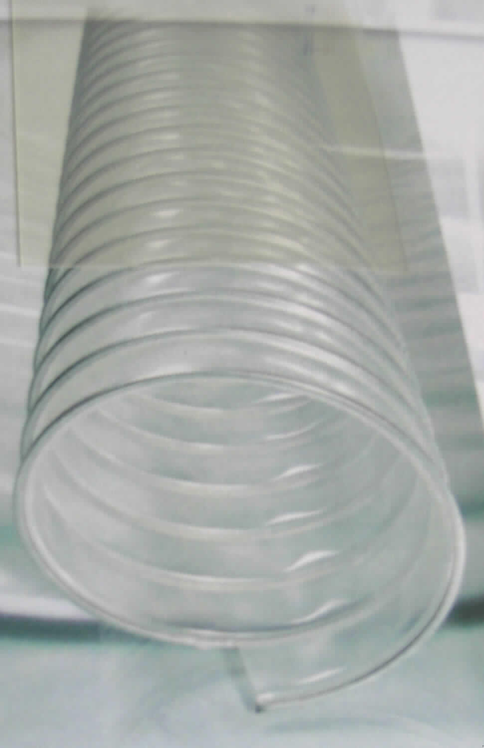 Abriebfester Absaug- und Gebläseschlauch aus Polyurethanfolie
Typ: CannaFLEX CL-PU

Schlauch bestehend aus einer transparenten Folie mit einer formgebenden Spiralwicklung aus verzinktem Stahlband, welche über einen Klemmmechanismus die einzelnen Folienstücke verbindet. Der Schlauch wird in verschiedenen Durchmessern und Längen gehandelt.