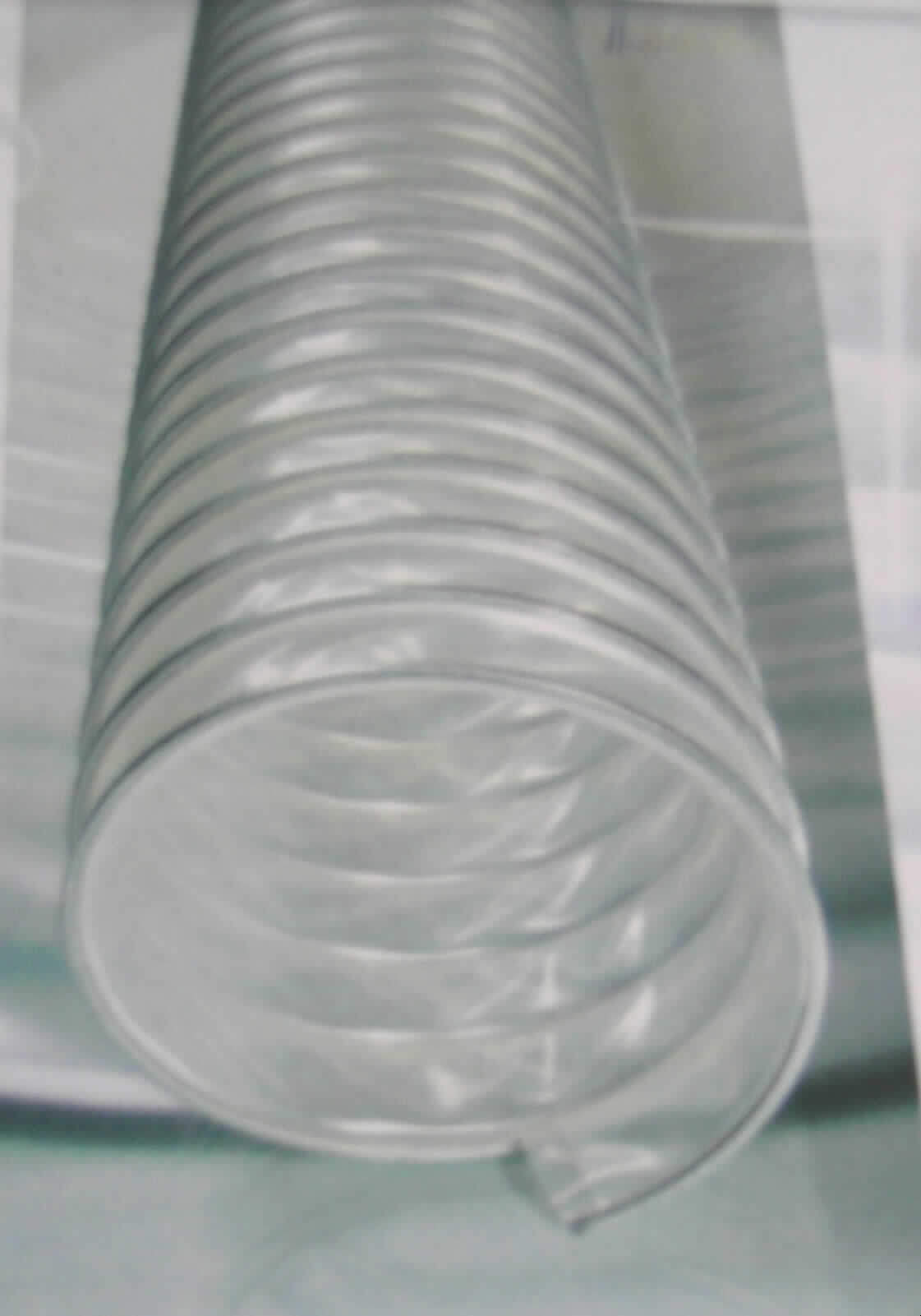 Abriebfester Absaug- und Gebläseschlauch aus Polyurethanfolie
Typ: CannaFLEX CL-PU-v

Schlauch bestehend aus einer doppellagigen transparenten Folie mit einer formgebenden Spiralwicklung aus verzinktem Stahlband, welche über einen Klemmmechanismus die einzelnen Folienstücke verbindet. Der Schlauch wird in verschiedenen Durchmessern und Längen gehandelt.