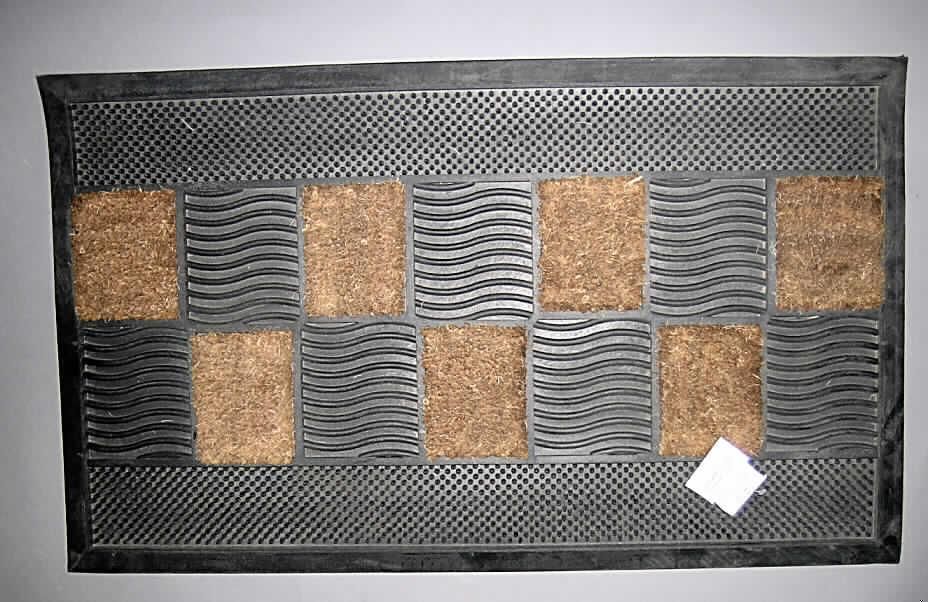 Angaben des Antragstellers: Schmutzstopper; Materialmix Gummi/Kokos, rutschfester Rücken

Feststellungen an einem Warenmuster: Matte aus einem schwarzen elastischen Material (ca. 75 X 43 cm). Die Matte zeigt 7 Einsätze (ca. 11 X 9 cm) die aus einem Kokosflor bestehen. Die Matte dient als Schmutzstopper. Die wirksame Oberfläche besteht hauptsächlich aus Kautschuk.

Untersuchungsergebnisse (schwarze Matte):
IR-Spektrum: wie ein Kautschuk
Burchfieldtest: Hinweis auf Kautschuk
Schwefelnachweis: positiv

Nach den Untersuchungen besteht die Matte aus Weichkautschuk in Verbindung mit Kokosfasern.