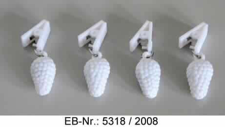 "Tischtuchbommeln mit Clip aus Kunststoff/Stahlblech und Kugel aus Blei"; es handelt sich um Bleigewichte (Antragstellerangabe), die mit Kunststoff in Form einer stilisierten, ca. 3 cm großen Weintraube umschlossen sind. Die Gewichte sind durch eine dreieckige Stahldrahtöse mit einer, mittels Flachfeder aus Stahlblech (Antragstellerangabe) zu betätigenden Kunststoffklammer verbunden. 
Blei herrscht gegenüber Stahl gewichtsmäßig vor.
Die Erzeugnisse dienen zum Beschweren von Tischdecken, um ein Verrutschen oder "Wegfliegen" zu verhindern.
Jeweils vier Erzeugnisse sind gemeinsam auf einer bunt bedruckten Pappkarte mit Aufhängevorrichtung verpackt.

Abbildung siehe Anlage.

Derartige Erzeugnisse gehören als "andere Waren aus Blei" zur Codenummer 7806 00 90 00 des Integrierten Zolltarifs der EG (TARIC).