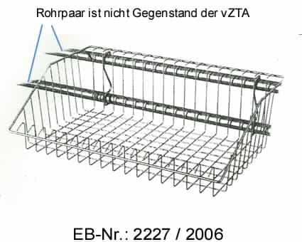 "Metallkorb"; es handelt sich um aus Stahldraht (Querschnittsabmessung: etwa 5,2 mm) geformte, in etwa quaderförmige Gitterkörbe, deren Querseiten in etwa mittig, stumpfwinklig abgeneigt sind, um ein leichteres Hineingreifen zu ermöglichen.
Die Erzeugnisse sind an der höheren Längsseite mit zwei parallel angebrachten, klammerähnlichen Stahldrähten versehen, die dazu dienen, die Körbe an einem Rohrpaar eines Regalsystems (nicht Gegenstand der vZTA) zu befestigen.
Sie sind mit einem "Einleger" auf dem Korbboden versehen.
Abmessungen: etwa 48 cm x 15 cm x 34 cm.
- Antragstellerangaben -

Abbildung siehe Anlage.

Derartige Erzeugnisse gehören als "andere Waren aus Stahldraht (Körbe)" zur Codenummer 7326 2050 00 des Integrierten Zolltarifs der EG (TARIC).