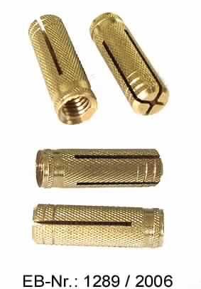 "Messingdübel"; das sind hohlzylindrische Erzeugnisse aus einer Kupfer-Zink-Legierung mit gewichtsmäßig vorherrschendem Kupfergehalt (Messing, lt. Antragstellerangabe), die an einem Ende mit einem Boden und in der Mitte des Bodens kreuzschlitzförmig beginnend, auf einer Länge von etwa 18 mm, mit vier Spreizschlitzen versehen sind. 
Die Erzeugnisse sind am anderen Ende mit einem Innengewinde (M 6) ausgestattet und werden zusammen mit metrischen Schrauben (nicht Gegenstand dieser vZTA) zur Befestigung von kleinen Wandregalen, Gardinenschienen, Garderoben, Unterkonstruktionen aus Holz oder Metall oder Küchenhängeschränken in Beton, Spannbetonhohldeckenplatten, Naturstein mit dichtem Gefüge, Vollziegel oder Kalksand-Vollstein verwendet.
Dafür werden sie in ein Bohrloch eingesteckt und durch Eindrehen der Schraube aufspreizt und gegen die Bohrlochwand verspannt.
Gesamtlänge: etwa 24 mm
Außendurchmesser: etwa 7,5 mm

Abbildung siehe Anlage.

Derartige Erzeugnisse gehören als "den Muttern ähnliche Waren aus Kupfer, mit Gewinde" zur Codenummer 7415 3900 00 des Integrierten Zolltarifs der EG (TARIC).