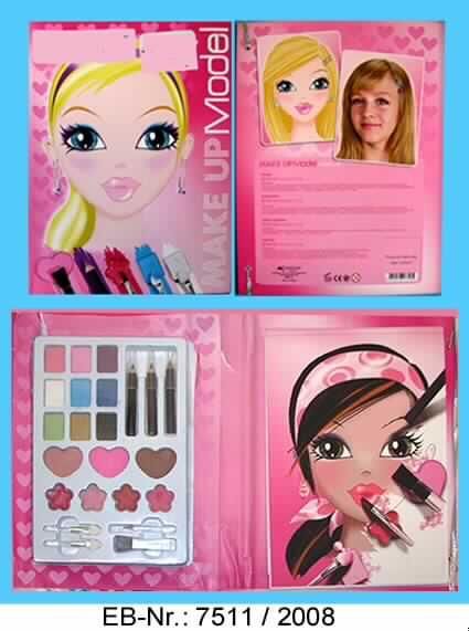Make-Up-Malbuch.

Bei der Ware handelt es sich um ein Schmink-Set für Kinder bestehend aus neun Lidschatten, drei Rouges, vier Töpfchen Lipgloss mit Glitzerpartikeln, drei Eyelinern, zwei Schaumstoffapplikatoren und zwei Pinseln. Die Artikel zum Schminken befinden sich zusammen mit einem Malblock mit vorgedruckten Gesichtskonturen in einem buchartigen Einband. Auf dem Buchrücken sind Angaben zum Gewicht und zu den Inhaltsstoffen der Schminkmittel angegeben.
Nach den Angaben ist die Schminke sowohl für das Schminken von Gesichtern als auch für das Ausmalen der Vorlagen gedacht. Die ausgemalten Vorlagen sollen dabei offensichtlich als Vorlage (Anleitung) zum Schminken des eigenen Gesichts dienen. Das Schminken wird daher als hauptsächlicher Verwendungszweck des Sets angesehen. 

Es handelt sich im Sinne des Zolltarifs um eine zusammengesetzte Ware in Aufmachung für den Einzelverkauf, bei der die anteilsmäßig überwiegenden Schminkmittel für die Augen (Lidschatten und Eyeliner) als charakterbestimmend für die Ware angesehen werden.