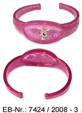 Es handelt sich um Fantasieschmuck in Form offener Armreifen aus flexiblem, farbigem Kunststoff oder Kautschuk mit eingebetteten Glitzerpartikeln. Die Armreifen sind mittig oval gearbeitet und mit einem stilisierten Hasen und stilisierten Blüten bedruckt. 

Abbildung siehe Anlage.

Die Erzeugnisse befinden sich gemeinsam mit einem "Tagebuch" und Aufklebern aus Papier in einer Kunststoffdose (alle nicht Gegenstand dieser vZTA) und sind in einem Kunststoffbeutel verpackt.

Derartige Erzeugnisse gehören als "anderer Fantasieschmuck" zur Codenummer 7117 9000 00 0 des Elektronischen Zolltarifs.